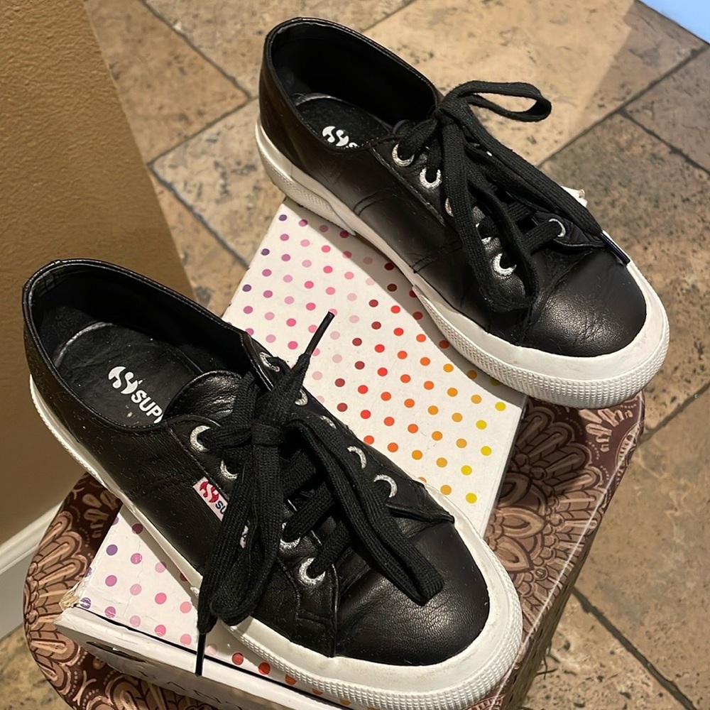 Black Leather Fashion sneakers. Gently used. Size 36 Women’s size 6